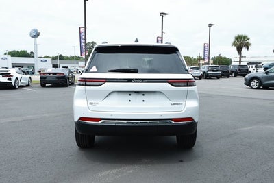 2023 Jeep Grand Cherokee Laredo 4x2