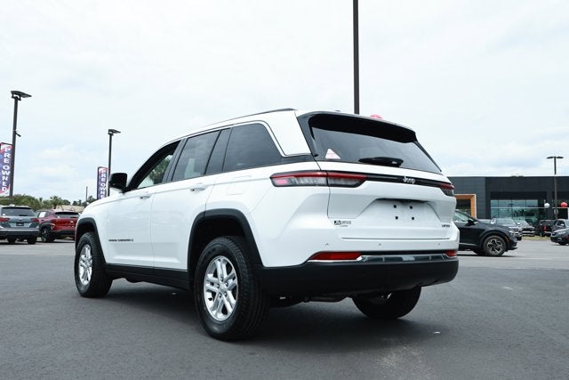 2023 Jeep Grand Cherokee Laredo 4x2