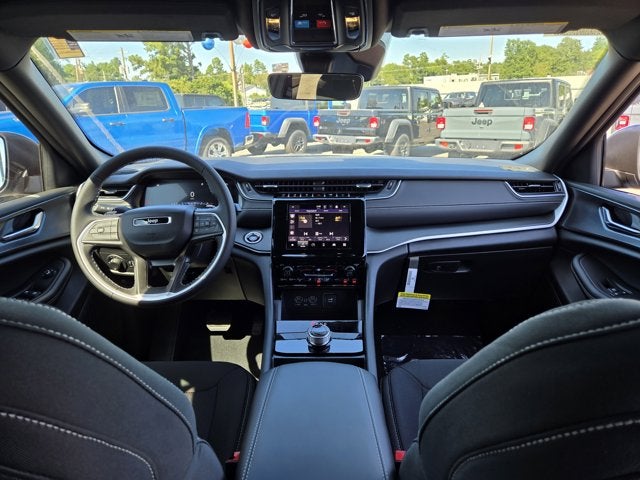 2025 Jeep Grand Cherokee GRAND CHEROKEE LAREDO 4X2