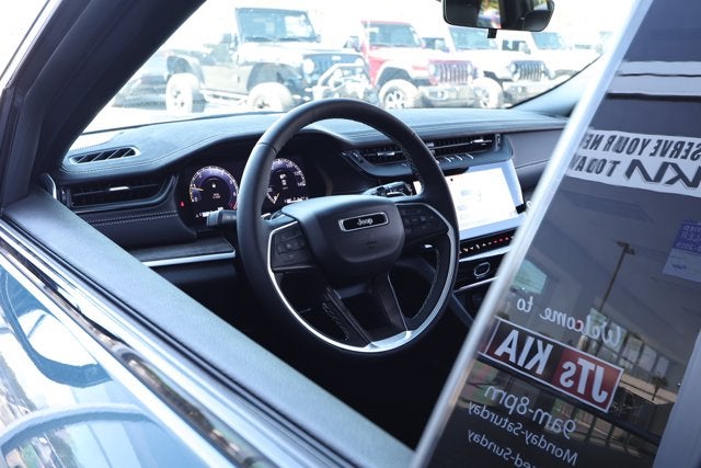 2027 Jeep Grand Cherokee GRAND CHEROKEE LIMITED 4X2