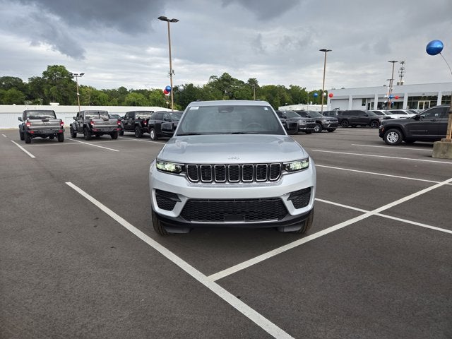 2025 Jeep Grand Cherokee GRAND CHEROKEE LAREDO X 4X4