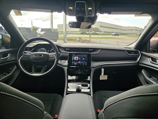 2025 Jeep Grand Cherokee GRAND CHEROKEE LAREDO X 4X4