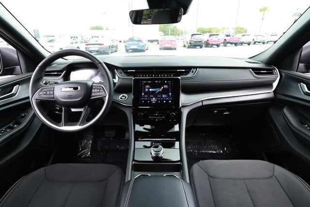 2025 Jeep Grand Cherokee Laredo X 4x4