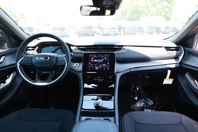 2026 Jeep Grand Cherokee GRAND CHEROKEE L LAREDO X 4X2