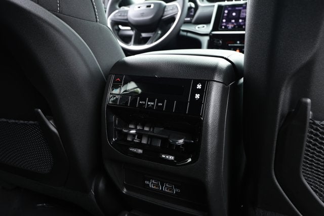2026 Jeep Grand Cherokee GRAND CHEROKEE L LAREDO 4X2