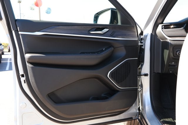 2025 Jeep Grand Cherokee GRAND CHEROKEE L LIMITED 4X2