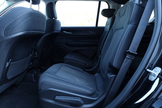 2023 Jeep Grand Cherokee L Laredo 4x4