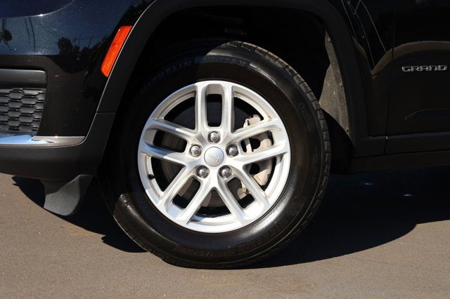 2023 Jeep Grand Cherokee L Laredo 4x4