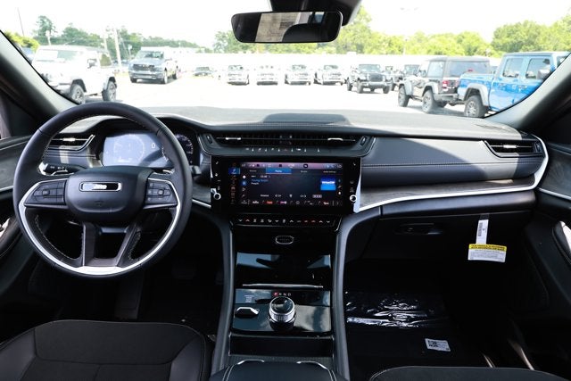 2026 Jeep Grand Cherokee GRAND CHEROKEE L LAREDO ALTITUDE 4X4