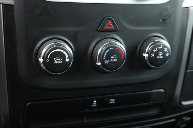 2024 RAM 1500 Classic SLT Quad Cab 4x2 6'4' Box