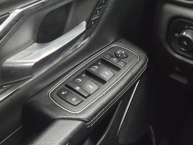 2024 RAM 1500 Laramie Crew Cab 4x2 5'7' Box