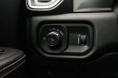 2024 RAM 1500 Laramie Crew Cab 4x2 5'7' Box