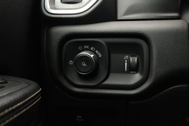 2024 RAM 1500 Laramie Crew Cab 4x2 5'7' Box