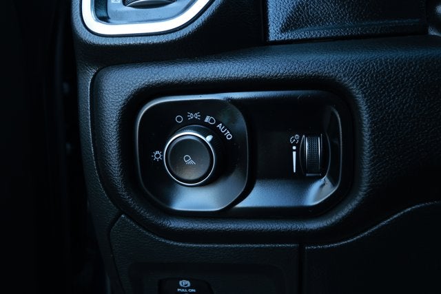 2024 RAM 1500 Laramie Crew Cab 4x2 5'7' Box