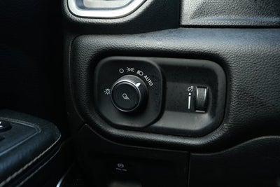 2024 RAM 1500 Laramie Crew Cab 4x2 5'7' Box