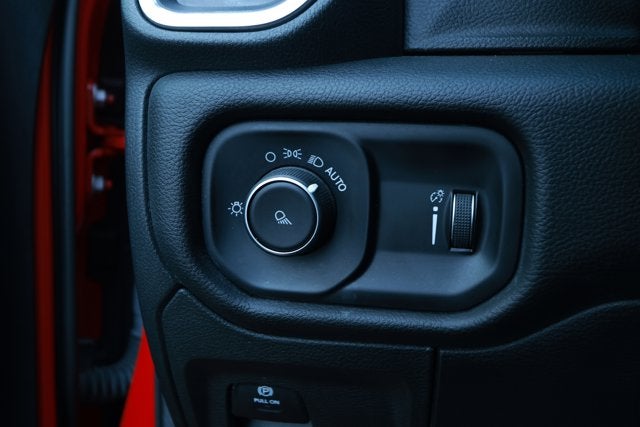 2024 RAM 1500 Laramie Crew Cab 4x2 5'7' Box