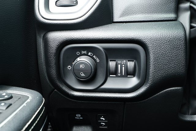 2022 RAM 1500 Laramie Crew Cab 4x2 5'7' Box