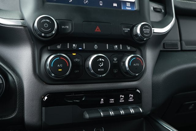 2022 RAM 1500 Laramie Crew Cab 4x2 5'7' Box
