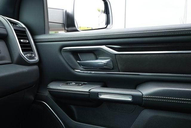 2022 RAM 1500 Laramie Crew Cab 4x2 5'7' Box