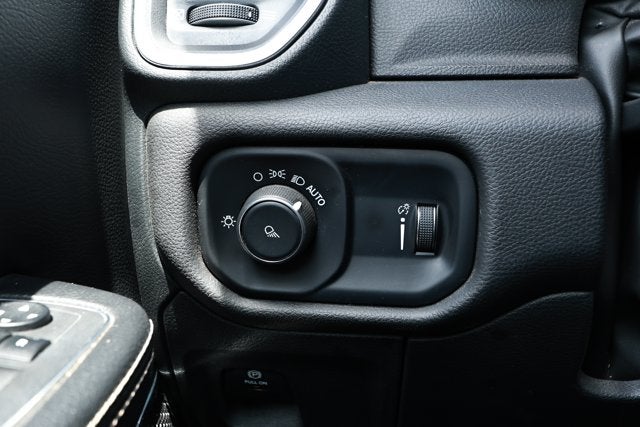 2024 RAM 1500 Laramie Crew Cab 4x2 5'7' Box