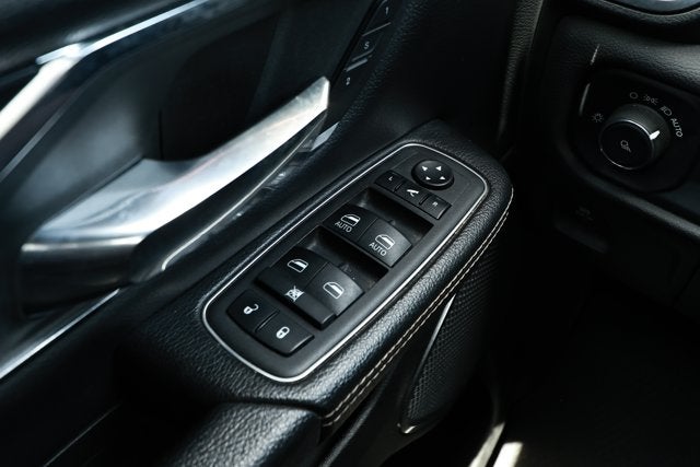 2024 RAM 1500 Laramie Crew Cab 4x2 5'7' Box