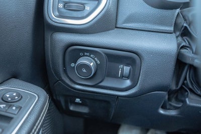 2024 RAM 1500 Laramie Crew Cab 4x2 5'7' Box