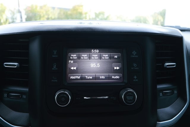 2022 RAM 1500 Big Horn Crew Cab 4x4 5'7' Box