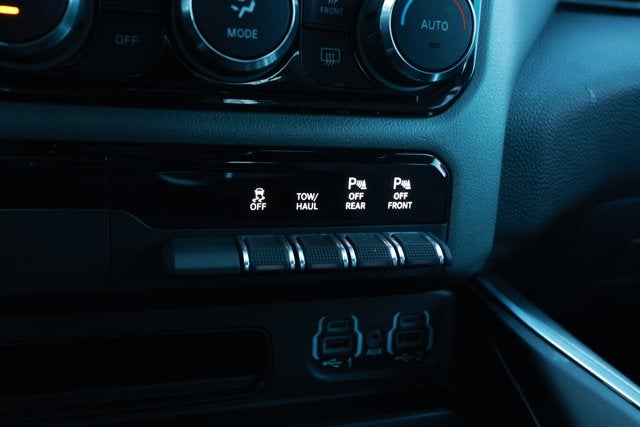 2022 RAM 1500 Big Horn Crew Cab 4x4 5'7' Box