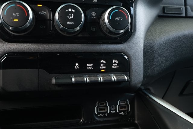 2022 RAM 1500 Big Horn Crew Cab 4x4 5'7' Box