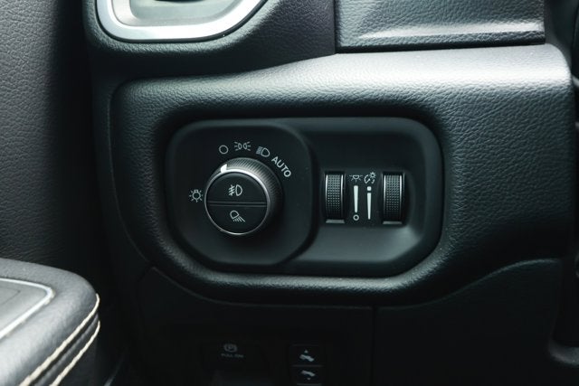 2022 RAM 1500 Laramie Crew Cab 4x4 5'7' Box
