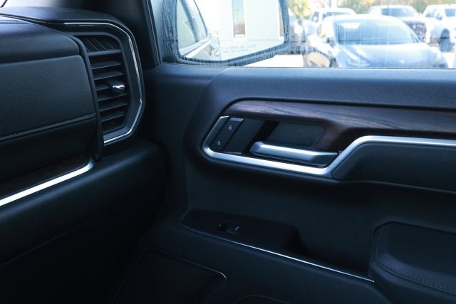 2025 GMC Sierra 1500 2WD Crew Cab Short Box SLT