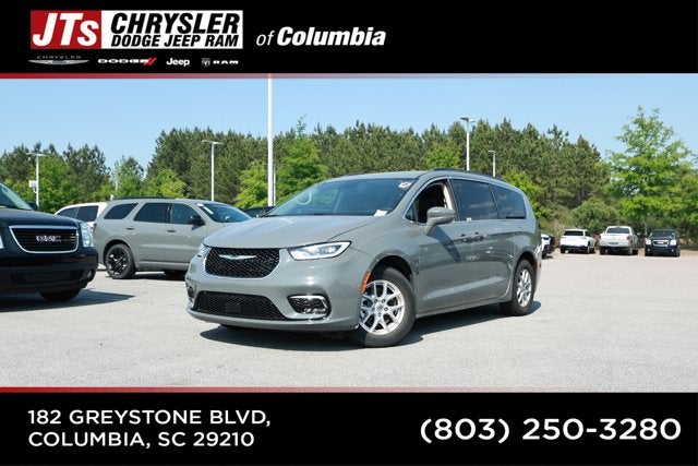 2022 Chrysler Pacifica Touring L's photo