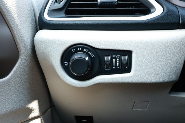 2024 Chrysler Voyager LX