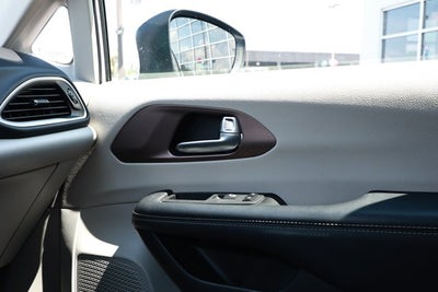 2024 Chrysler Voyager LX