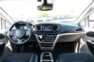 2024 Chrysler Voyager LX