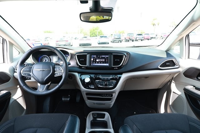 2024 Chrysler Voyager LX
