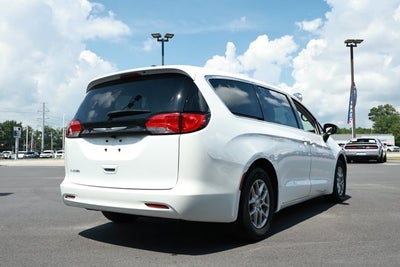 2024 Chrysler Voyager LX
