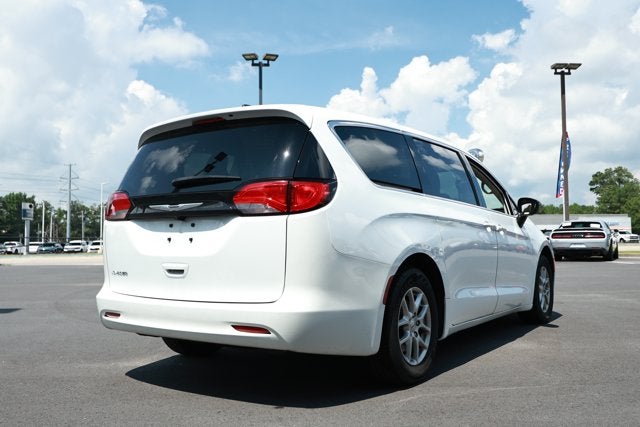 2024 Chrysler Voyager LX