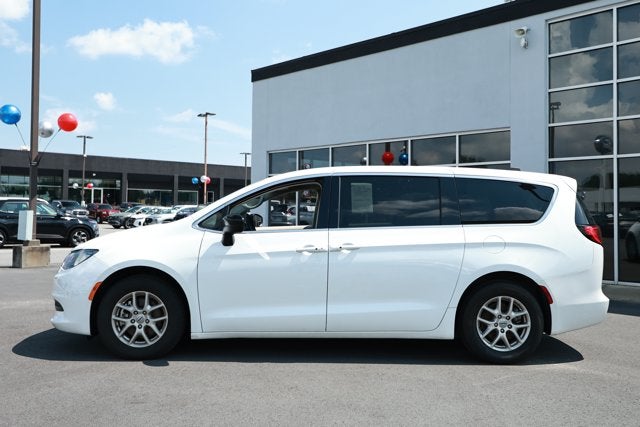 2024 Chrysler Voyager LX