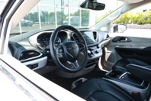 2023 Chrysler Pacifica Hybrid Touring L