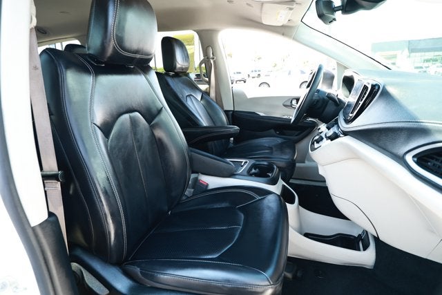 2023 Chrysler Pacifica Hybrid Touring L