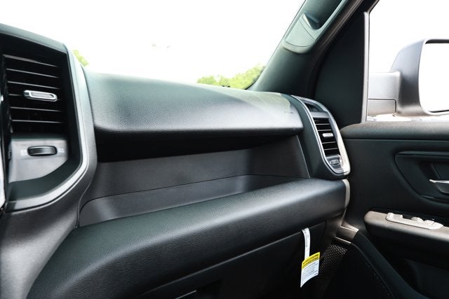 2026 RAM Ram 1500 RAM 1500 EXPRESS CREW CAB 4X2 5'7' BOX