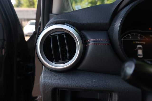 2024 Nissan Versa 1.6 SR