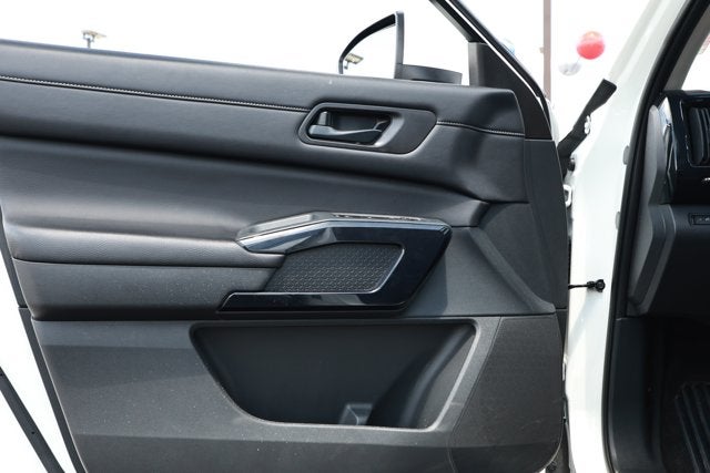 2025 Nissan Pathfinder SV FWD