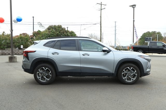 2025 Chevrolet Trax FWD LT