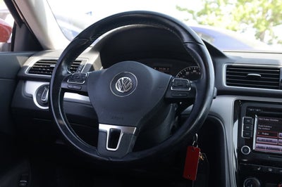 2013 Volkswagen Passat SE w/Sunroof