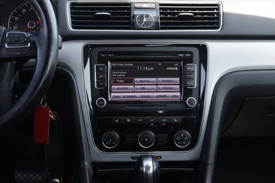 2013 Volkswagen Passat SE w/Sunroof