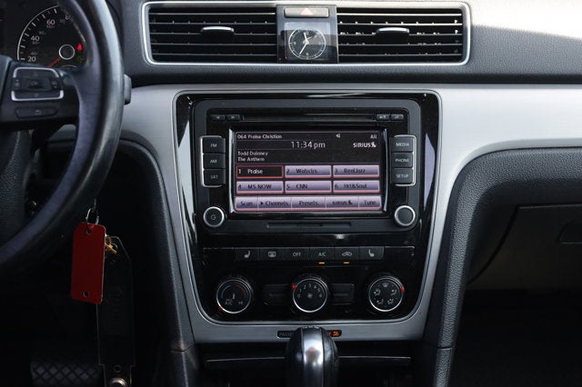 2013 Volkswagen Passat SE w/Sunroof