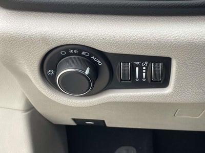 2023 Chrysler Voyager LX