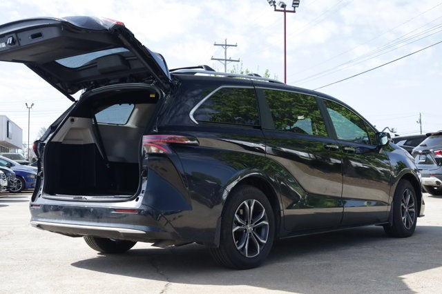 2025 Toyota Sienna Platinum